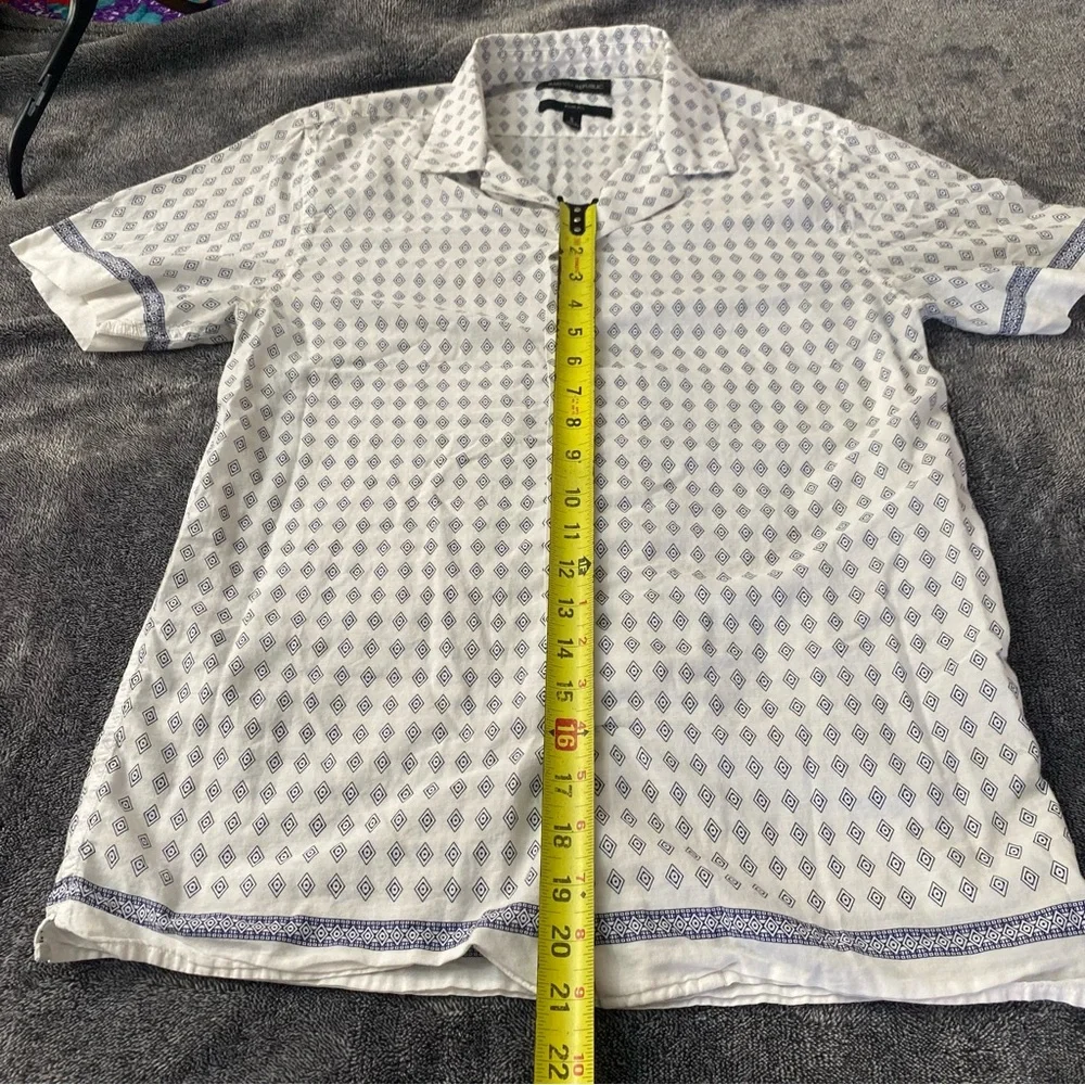 Banana Republic White and Blue Geometric Patterned 100% Cotton Button Down Shirt